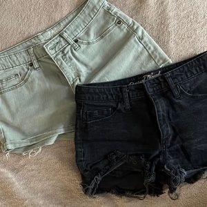 2 Pairs of Universal Thread Shorts